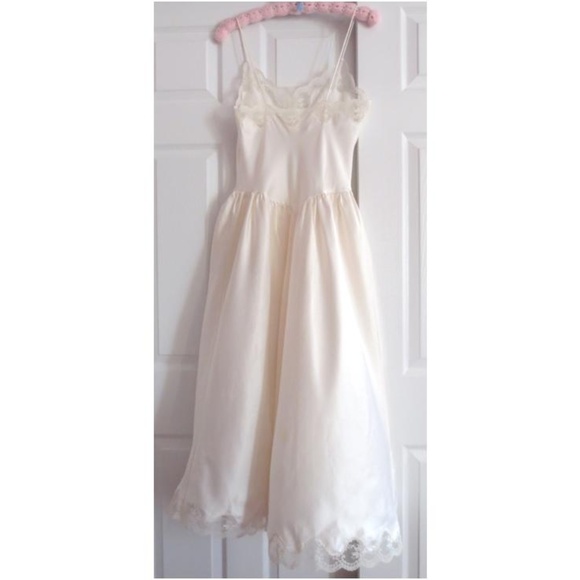 Victoria's Secret GOLD LABEL Long Ivory Nightgown - Picture 3 of 7